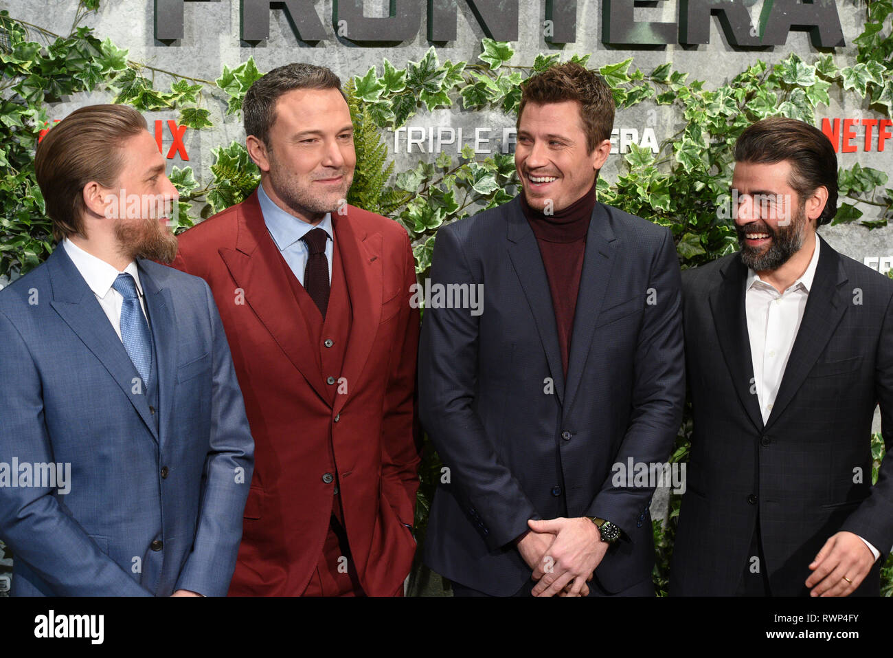 Madrid, Spagna. 06 Mar, 2019. Charlie Hunnam (sinistra), Ben Affleck, Garrett Hedlund e Oscar Isaac pongono come essi arrivano per la prima assoluta di "Triplice Frontiera' a Callao cinema di Madrid. Credito: Jorge Sanz/Pacific Press/Alamy Live News Foto Stock