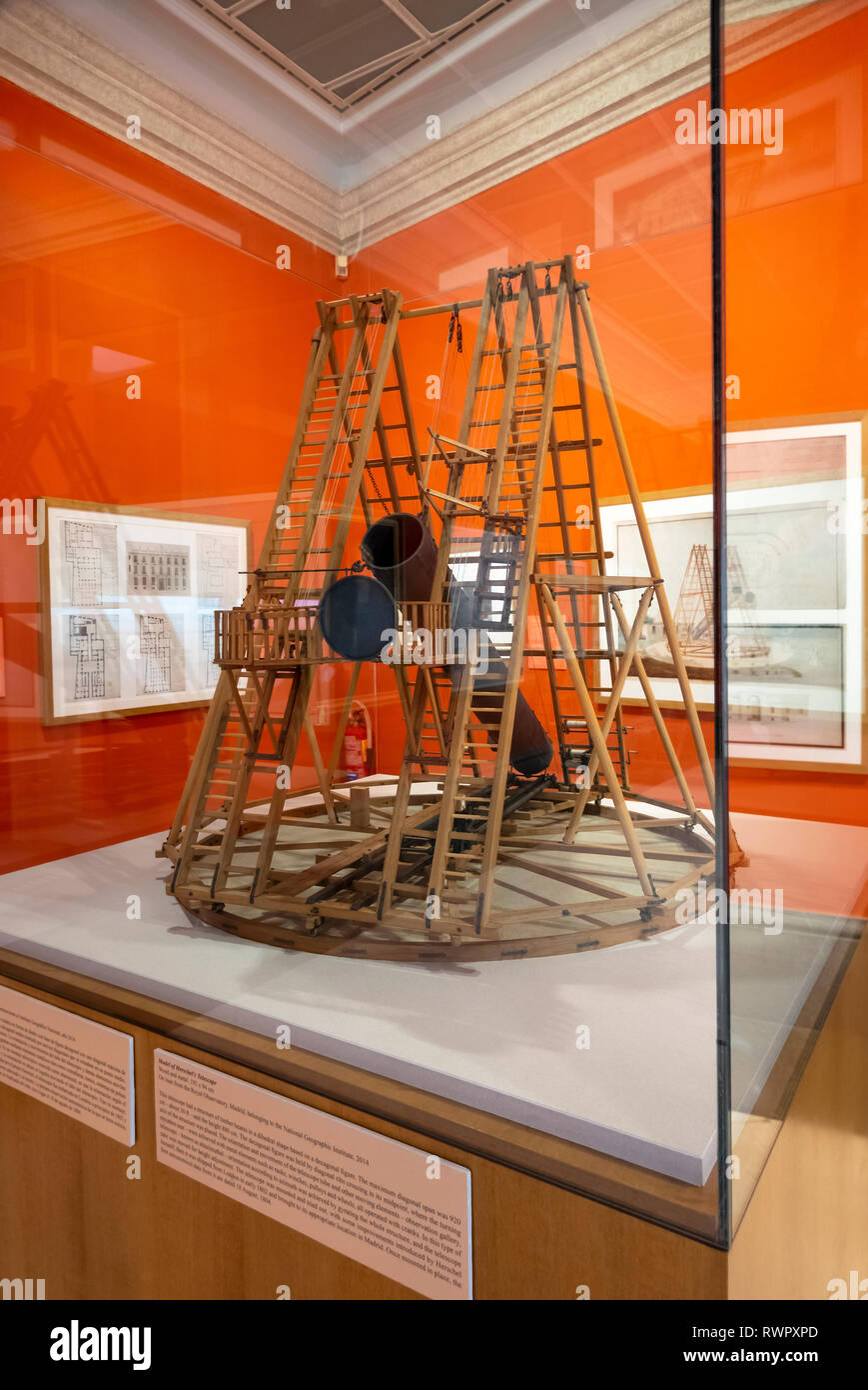 Modello di Herschel Telescope sul display al Real Academia de Bellas Artes de San Fernando, della Reale Accademia di Belle Arti di San Fernando Madrid Spagna Foto Stock