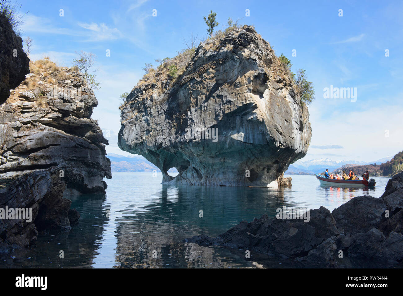 Scolpita in formazioni rocciose presso le cave di marmo (Capilla de Marmol) sul Lago General Carrera, Rio tranquilo, Aysen, Patagonia, Cile Foto Stock