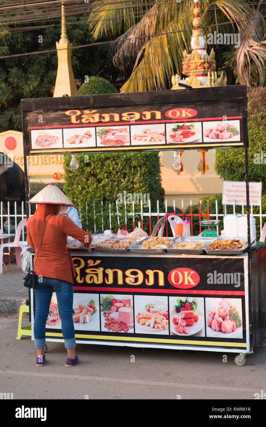 Fornitore di cibo Vientiane Laos Foto Stock