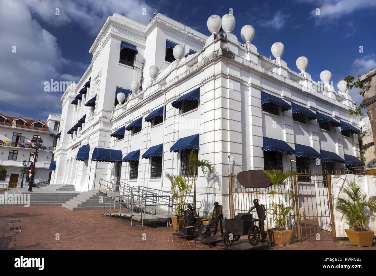 Istituto Nazionale di Cultura, ex Corte Suprema e teatro piccolo edificio esterno nel Casco Viejo Panama City, Panama Foto Stock