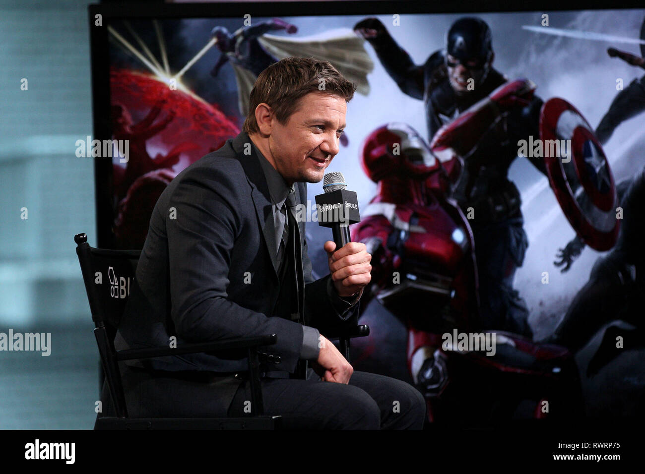 New York, Stati Uniti d'America. 03 Maggio, 2016. Jeremy Renner al martedì, 3 maggio 2016 costruire serie discutendo il prossimo film del capitano America franchising, 'Captain America: La guerra civile' a costruire in studio a New York, Stati Uniti d'America. Credito: Steve Mack/S.D. Mack foto/Alamy Foto Stock