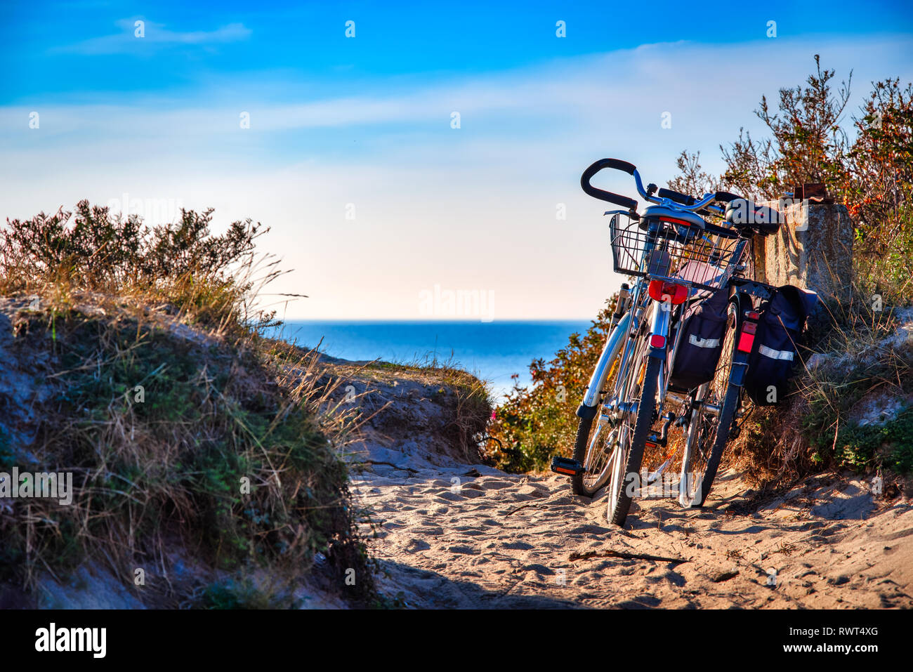 Le biciclette parcheggiate presso la spiaggia di Dranske Foto Stock