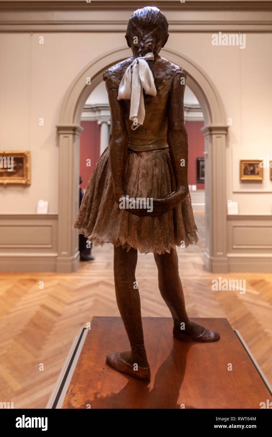 Edgar Degas retro del piccolo Fourteen-Year -vecchio ballerino, scultura in bronzo, il Metropolitan Museum of Art, Manhattan, New York STATI UNITI D'AMERICA Foto Stock