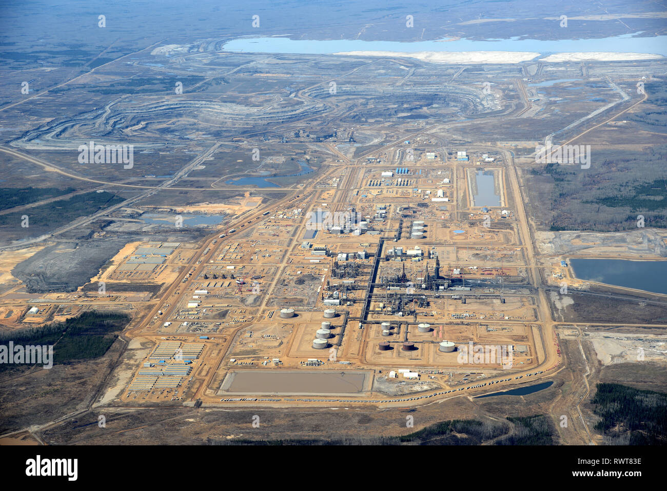 Antenna, orizzonte CNRL oil sands impianto Fort MacKay, Alberta Foto Stock