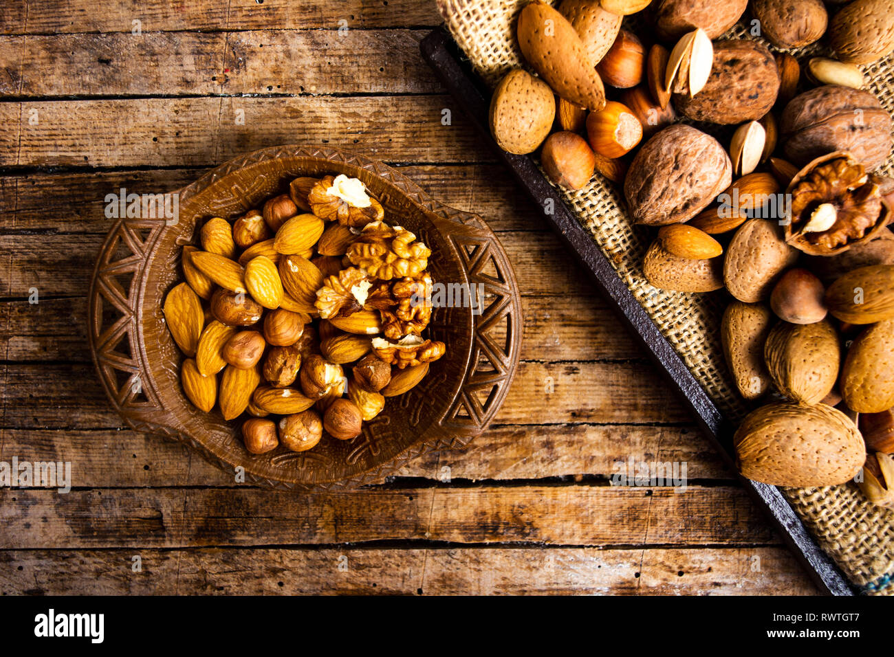 Vari i dadi su un palo alto vista, cibo sano Foto Stock