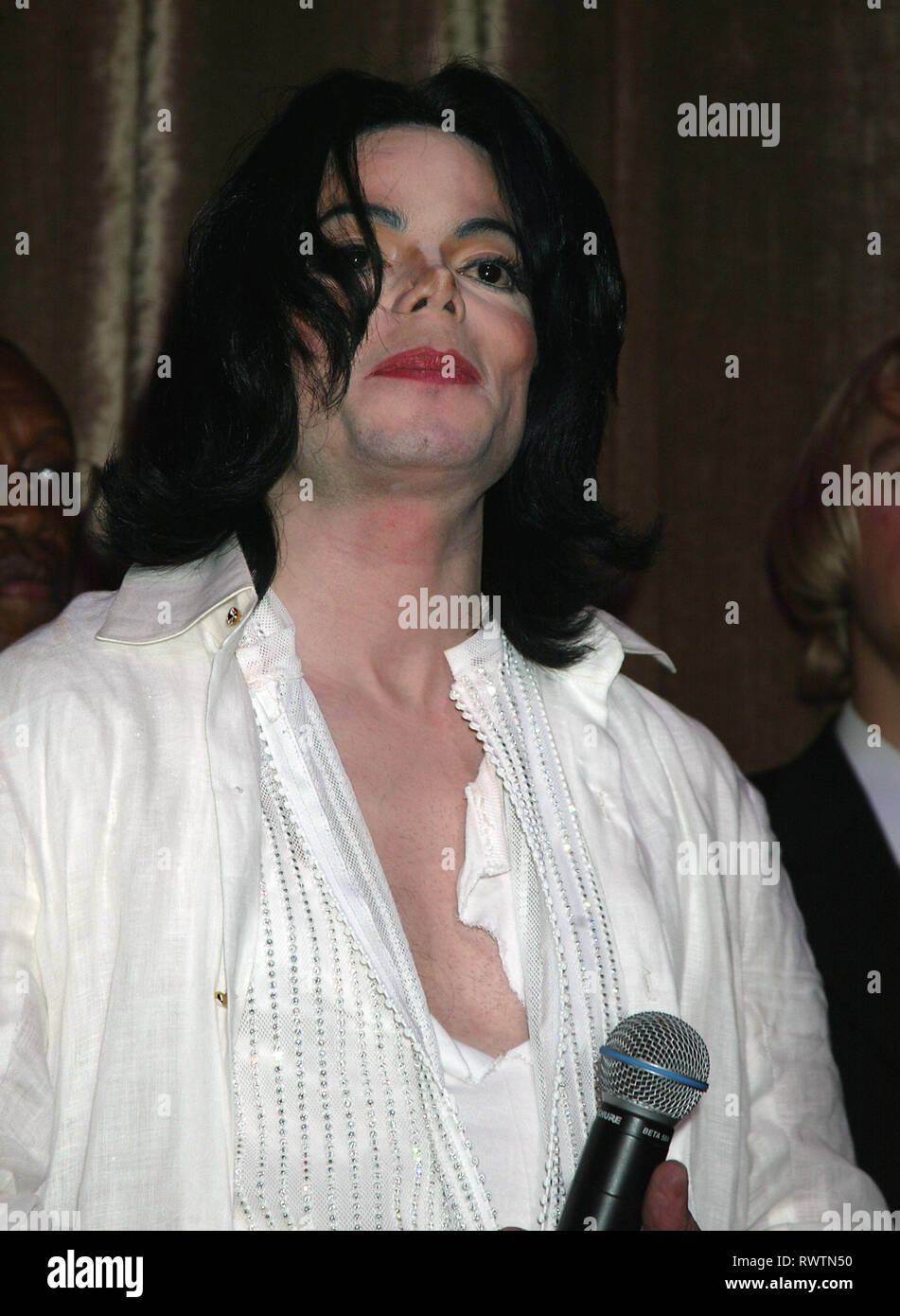 Michael Jackson festa di compleanno presso l oppio Theatre di Los Angeles. Agosto 28, 2003.== JacksonMichael 12 evento nella vita di Hollywood - California, tappeto rosso Evento, STATI UNITI D'AMERICA, industria cinematografica, celebrità, fotografia, Bestof, arte cultura e intrattenimento, Topix celebrità moda, migliori della vita di Hollywood, evento nella vita di Hollywood - California, moquette rossa e dietro le quinte, movie celebrità, personaggi televisivi, musica celebrità, Topix, Bestof, arte cultura e intrattenimento, verticale, una persona, fotografia, Headshot, 2002 Indagine tsuni@Gamma-USA.com , Tsuni Credito / STATI UNITI D'AMERICA, Foto Stock