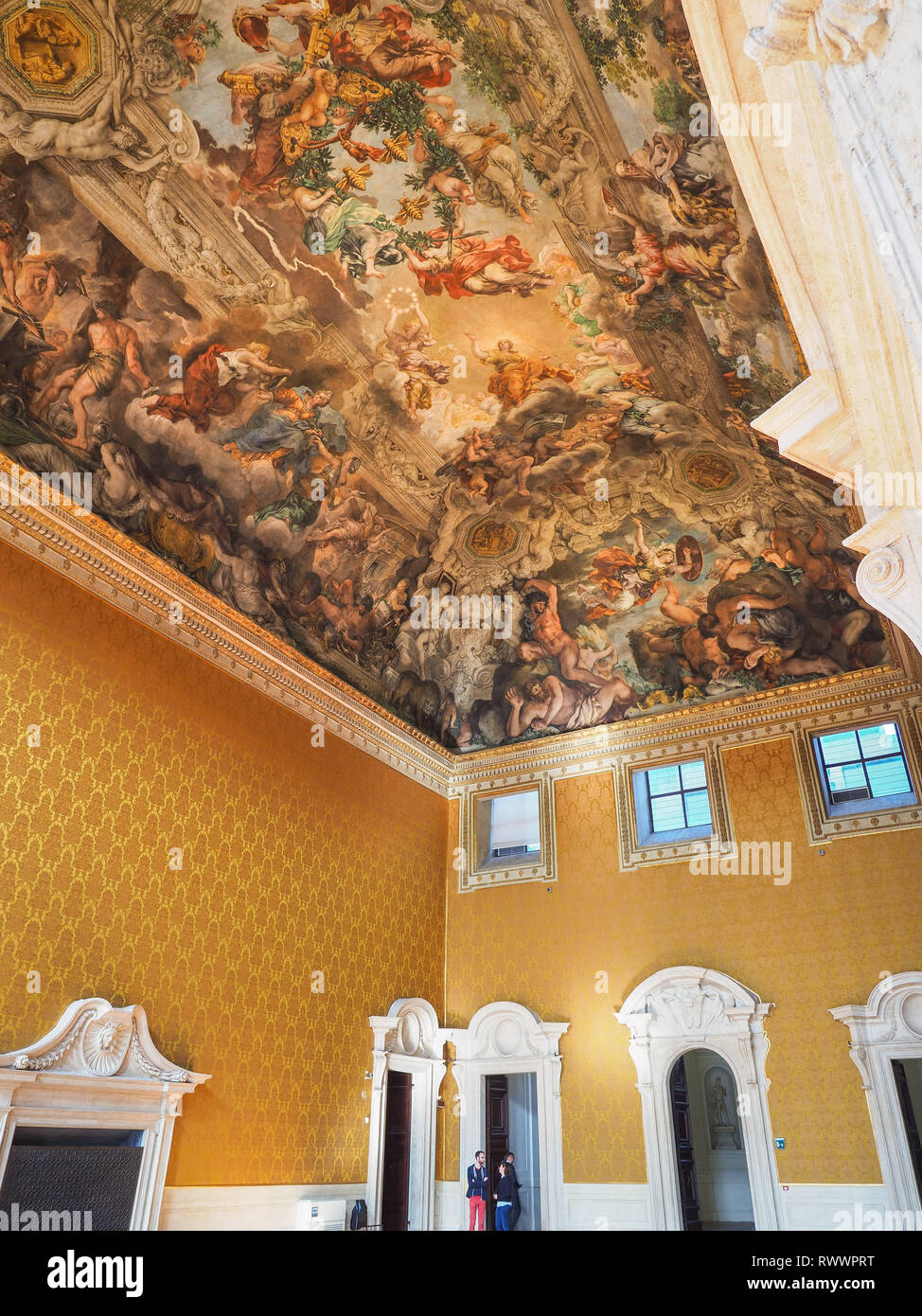 Galleria Nazionale di Arte Antica di Palazzo Barberini. Grand Salon, grande soffitto con Cortona famoso affresco allegoria o il Trionfo della Divina Provvidenza. Foto Stock