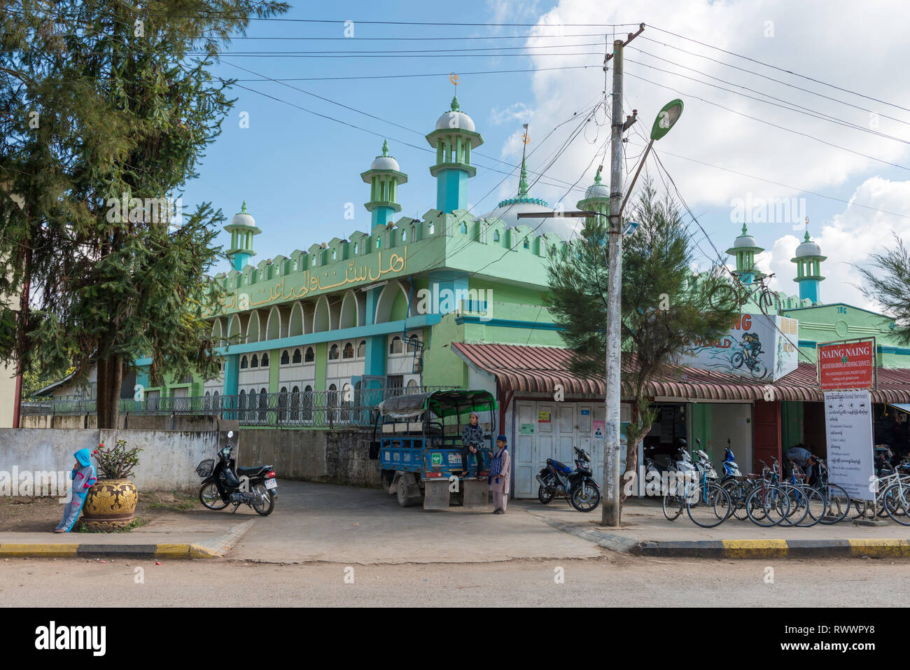 KALAW, MYANMAR - 25 novembre, 2018: ampio angolo foto di Kalaw Masjid, la bella moschea musulmana di Kalaw, Myanmar Foto Stock