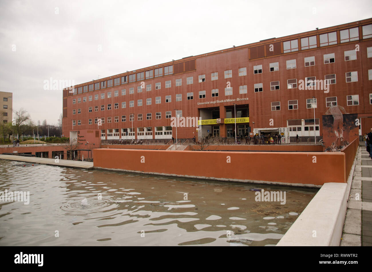 Quartiere Bicocca di Milano, con la vecchia fabbrica, loft e  università.Università degli Studi di Milano Bicocca edifici. Milano, 6  marzo 2019 Foto stock - Alamy