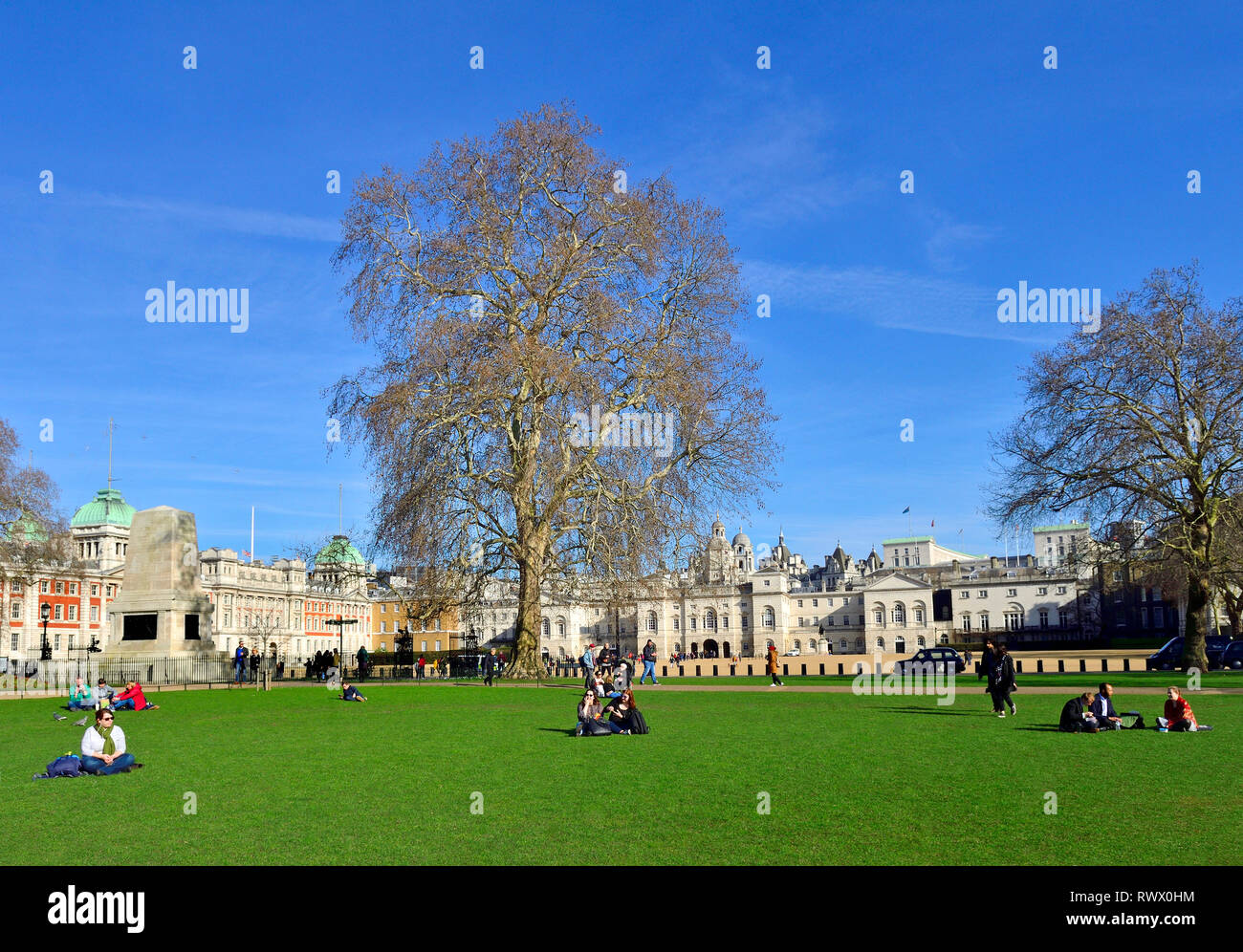 Londra, Inghilterra, Regno Unito. St James Park - un giorno caldo e soleggiato nel febbraio 2019 Foto Stock
