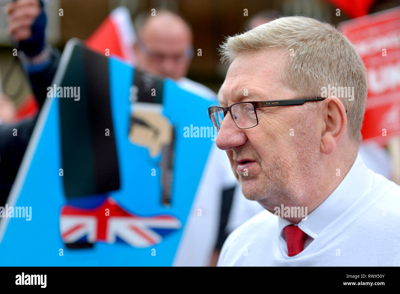 Len McCluskey - Segretario generale di unire l'Unione - a una protesta in Westminster contro la chiusura della Honda impianto in Swindon, 6 marzo 2019 Foto Stock