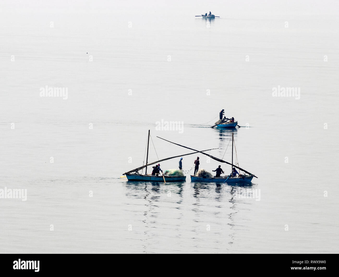 La pesca nel canale di Suez Foto Stock