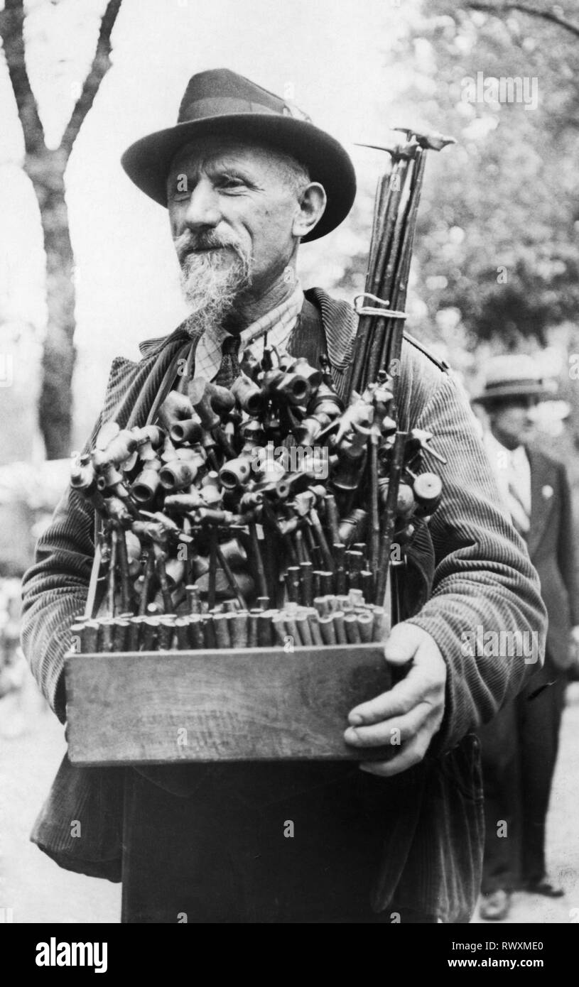 Venditore ambulante di tubi, festival annuale, macchia antonini, toscana, 1953 Foto Stock