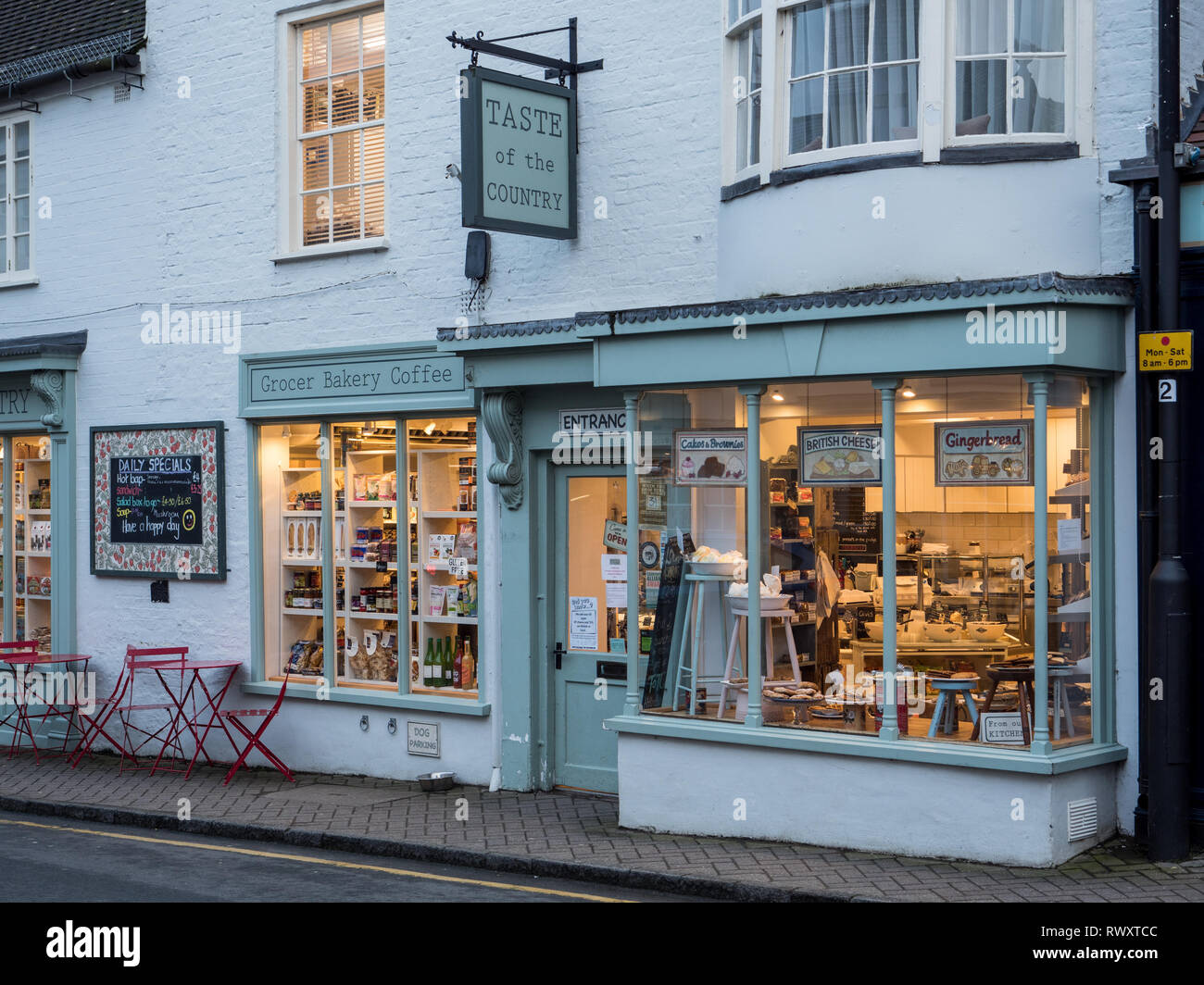 Il gusto del paese shop frontage in Shipston on Stour Warwickshire England Regno Unito Foto Stock