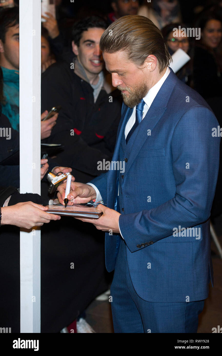 Charlie Hunnam alla premiere del film di Netflix 'Triple frontera / Triple frontiera' Cine a Callao. Madrid, 06.03.2019 | Utilizzo di tutto il mondo Foto Stock