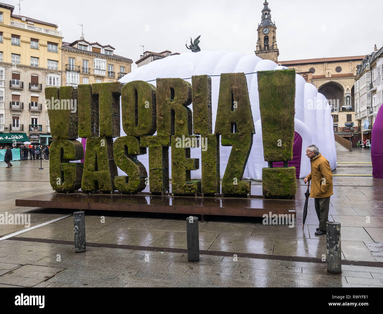 Logo verde Vitoria-Gasteiz! Nella vecchia città di Vitoria, Paesi Baschi Foto Stock
