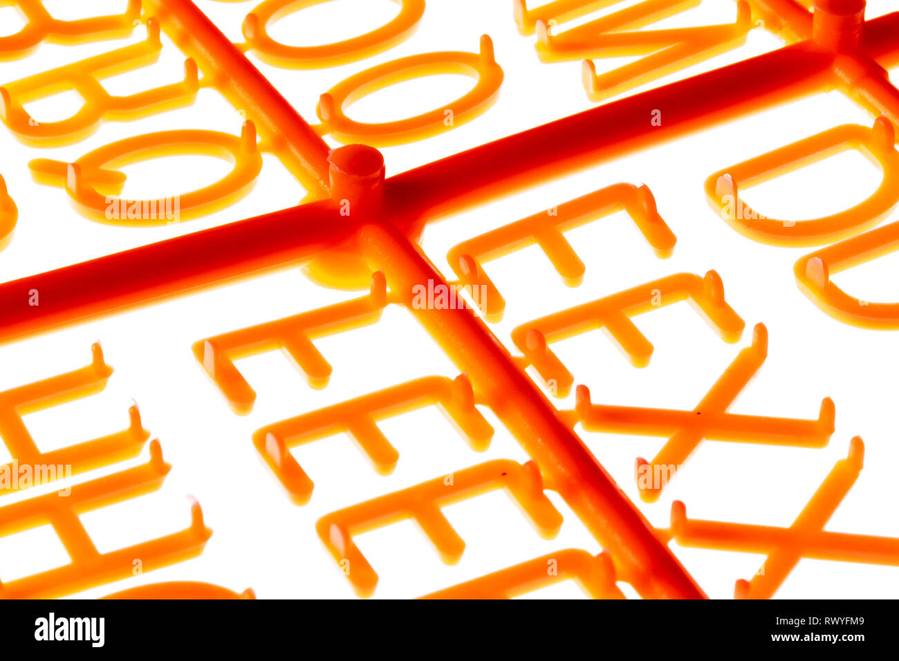 Lettere, su un filamento in ghisa, per scrivere un testo di bordo, Foto Stock