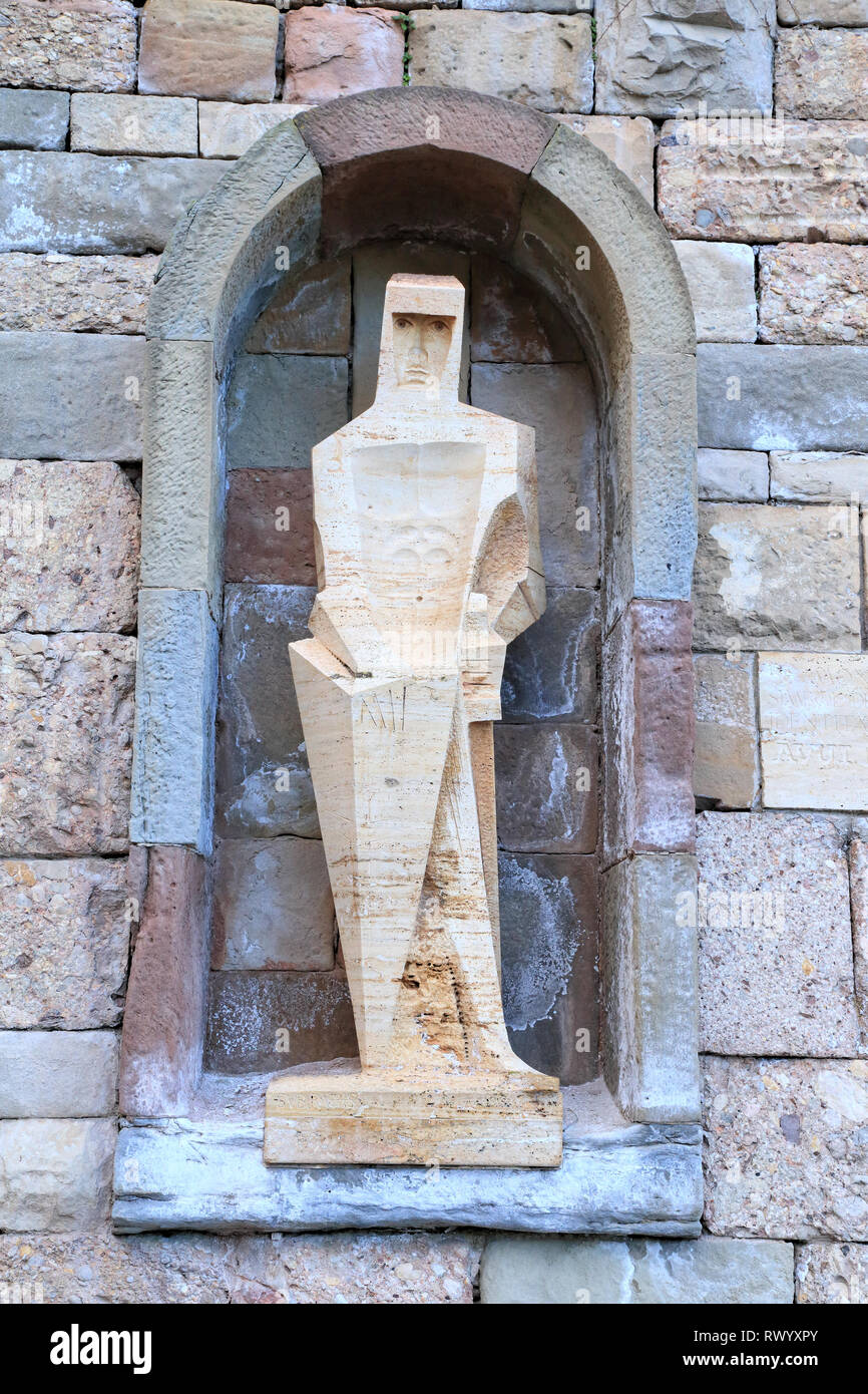 Saint George statua di Josep Maria Subirachs, Monastero di Montserrat, Catalogna, Spagna Foto Stock