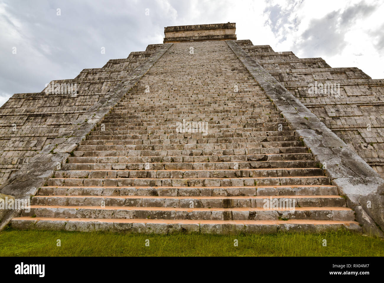 Tempio di Kukulkan a Chichen Itza sito archeologico in Yucatan, Messico. Foto Stock