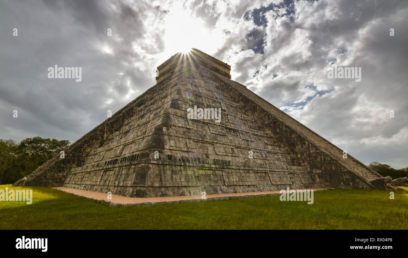 Tempio di Kukulkan a Chichen Itza sito archeologico in Yucatan, Messico. Foto Stock