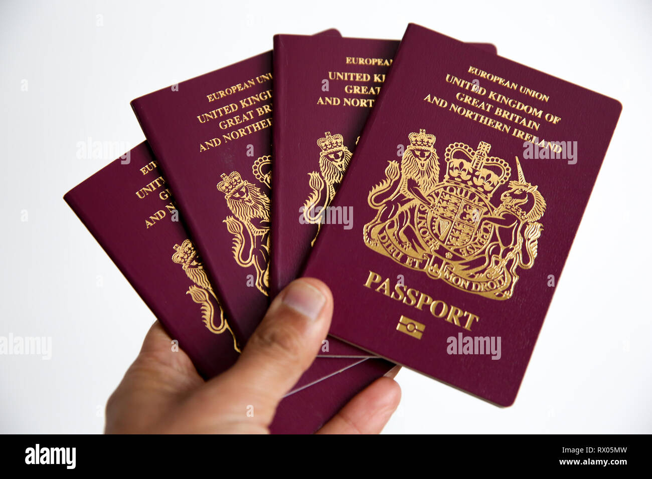 Passaporti britannici sono visti come secondo gruppo dei consumatori che?, oltre tre milioni di viaggiatori inglesi potrebbe essere vietato di entrare in diversi paesi europei a meno che essi non rinnovare i loro passaporti entro Venerdì, 8 marzo 2019 nel caso di un no-deal Brexit. Foto Stock