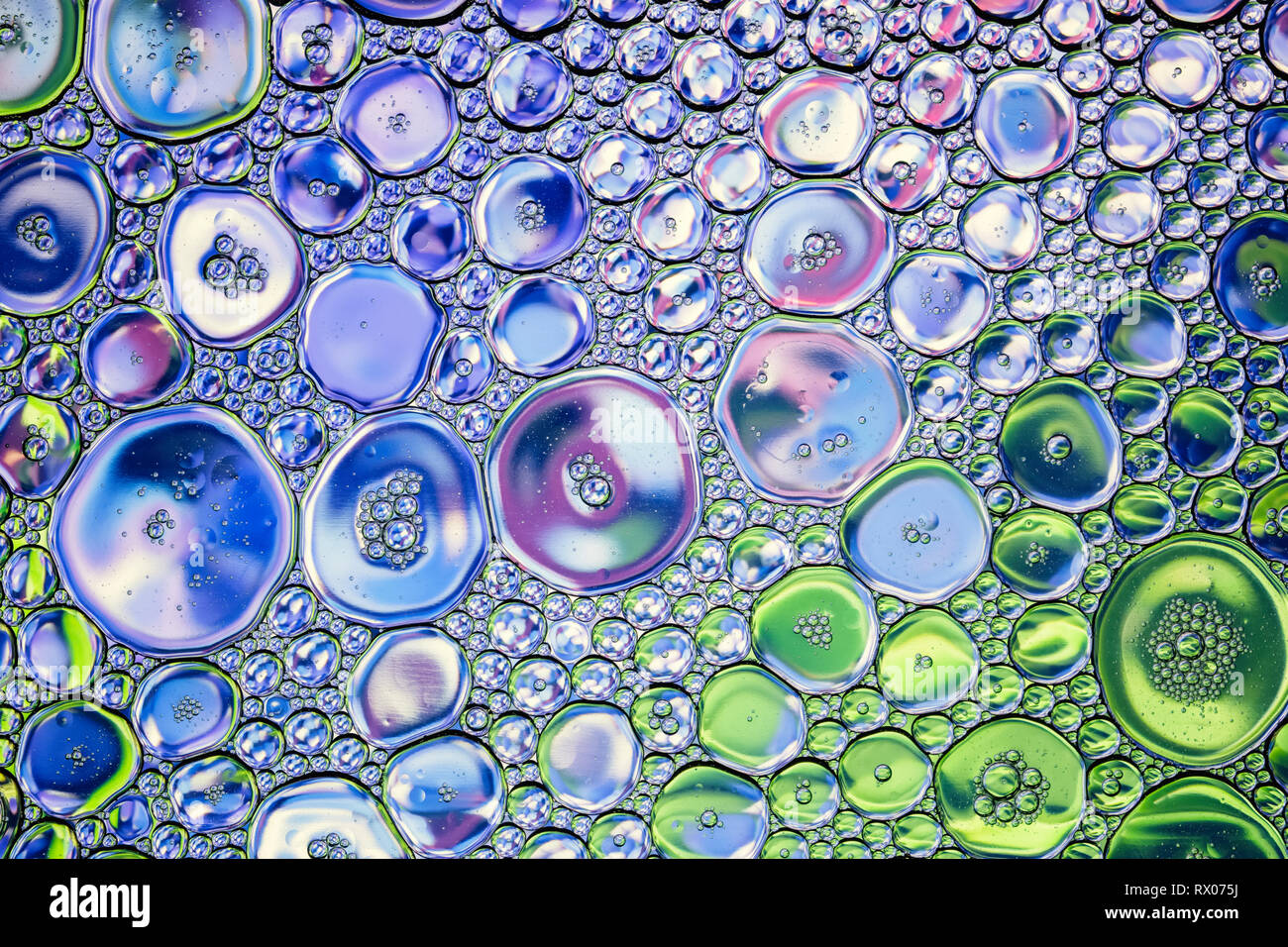 Bellissimo sfondo di bolle colorate. Foto Stock