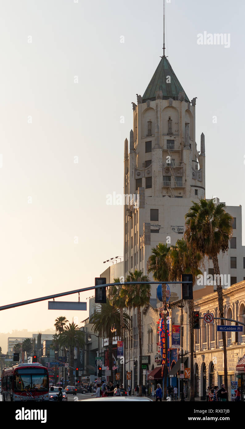 LA, USA - Ottobre 30th, 2018: Hollywood primo edificio nazionale al tramonto Foto Stock