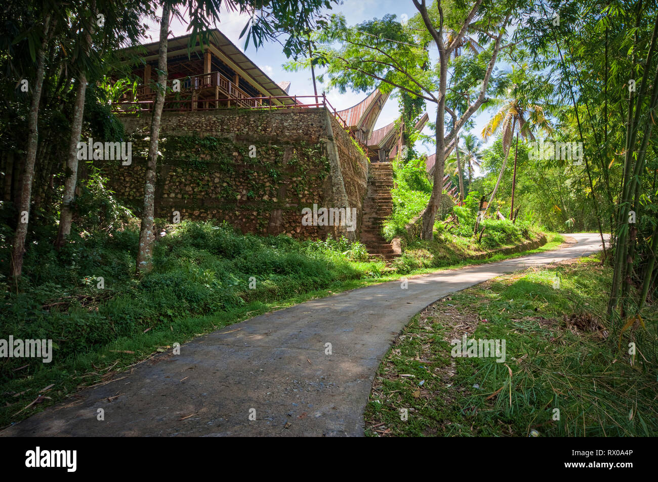 Tana Toraja Regency è un regency di Sulawesi Sud Provincia dell Indonesia e casa del Toraja gruppo etnico. Kete Kesu è un dovere-vedere il posto. Foto Stock