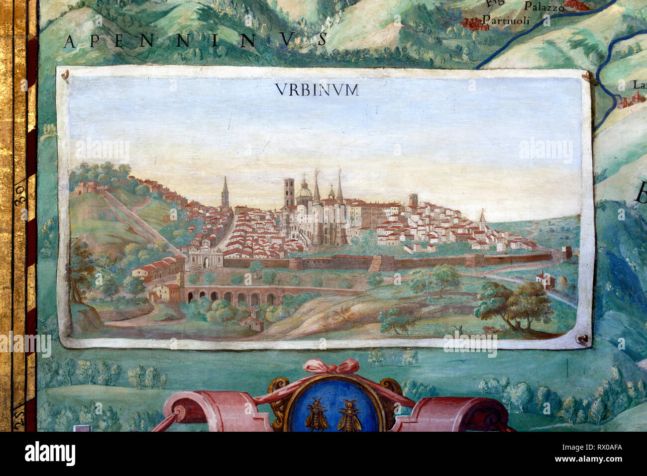 Mappa vecchia o vista storica di Urbino Italia. O affresco dipinto nella galleria di mappe (1580-83) basato su disegni di Ignazio Danti Musei Vaticani Foto Stock