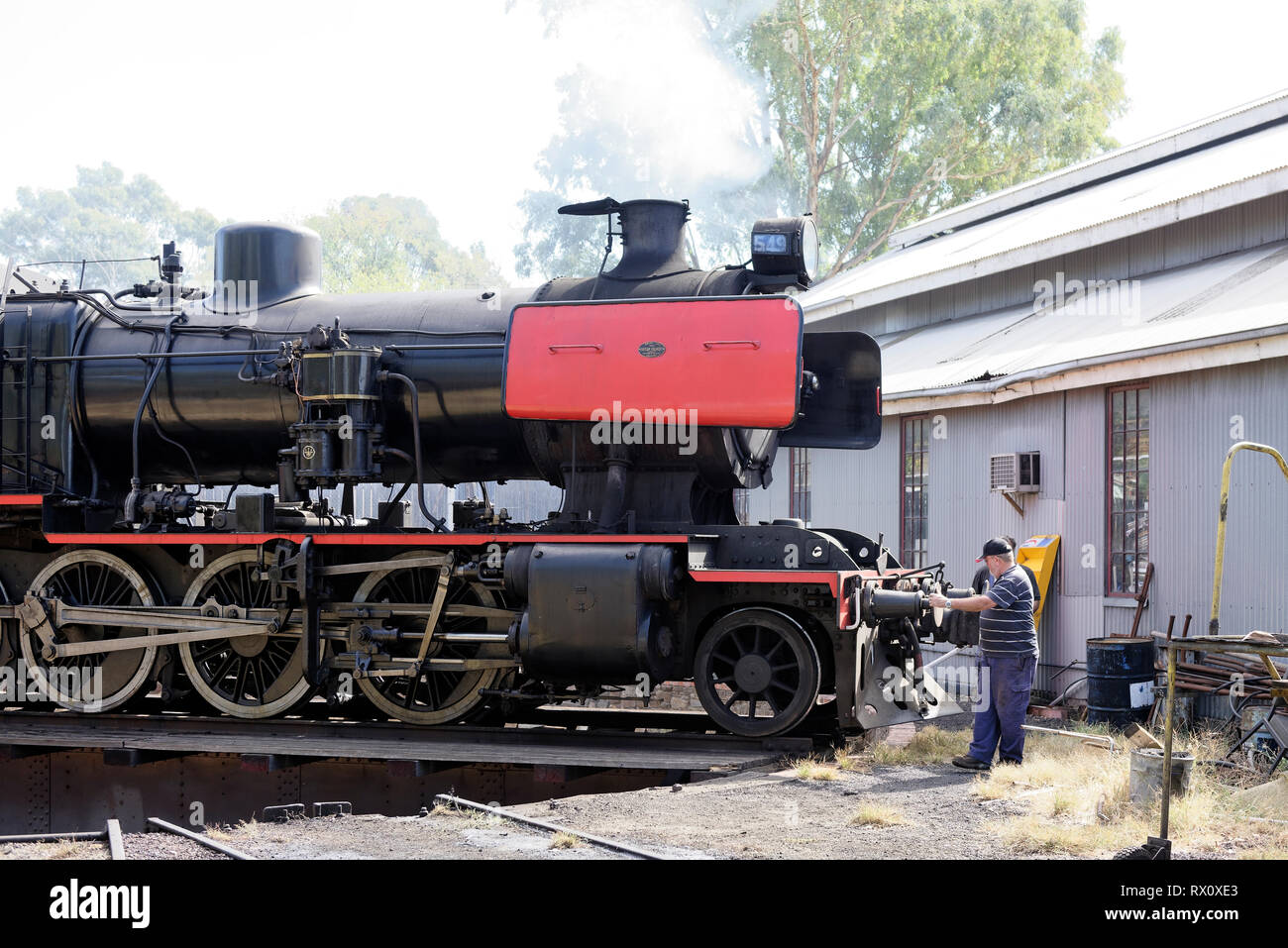 L'J549 bruciare olio locomotiva a vapore costruito nel 1954 dalla British locomotore builder Vulcan Foundry Limited, Maldon stazione ferroviaria Victoria, Austra Foto Stock