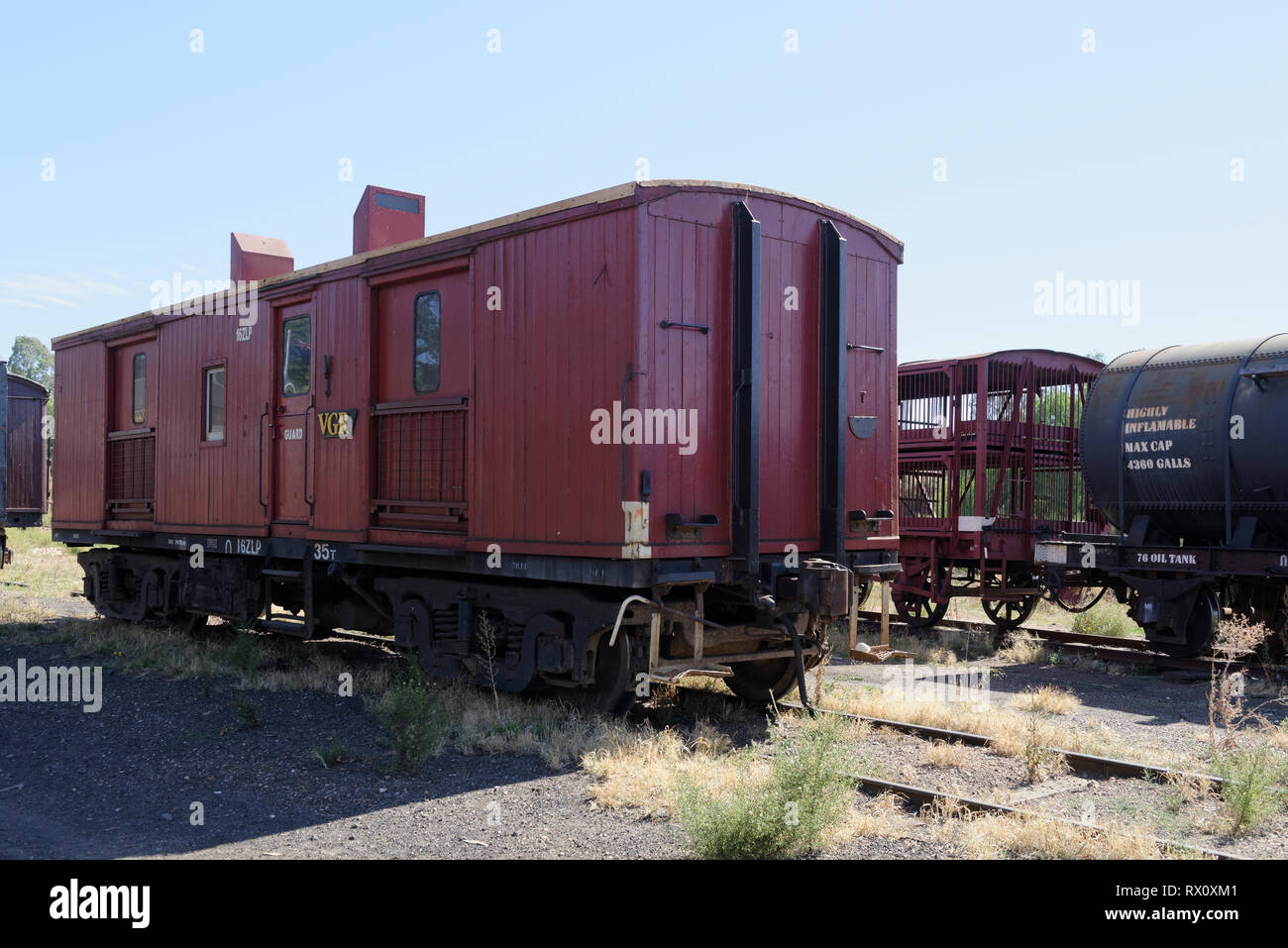 16ZLP guard van carrello a Maldon stazione ferroviaria, Vittoriano Goldfields Railway, Victoria, Australia. Foto Stock 16ZLP guard van carrello a Maldon stazione ferroviaria, Vittoriano Goldfields Railway, Victoria, Australia. Foto Stock