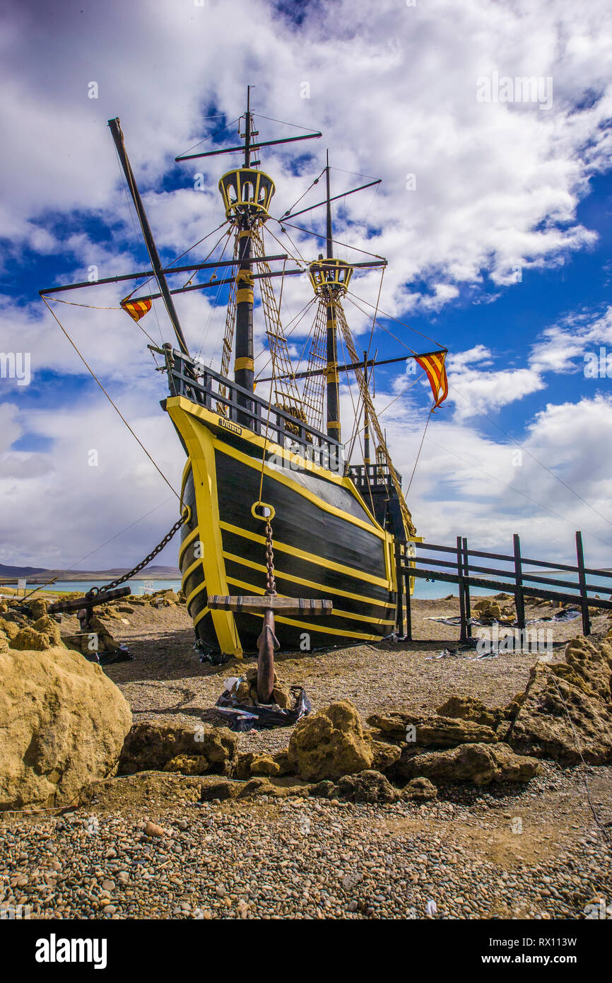 SAN JULIAN; ARGENTINA. . Replica della nave Magellans Victoria, che ha trascorso l'inverno del 1520 qui durante la prima circumnavigazione della storia Foto Stock