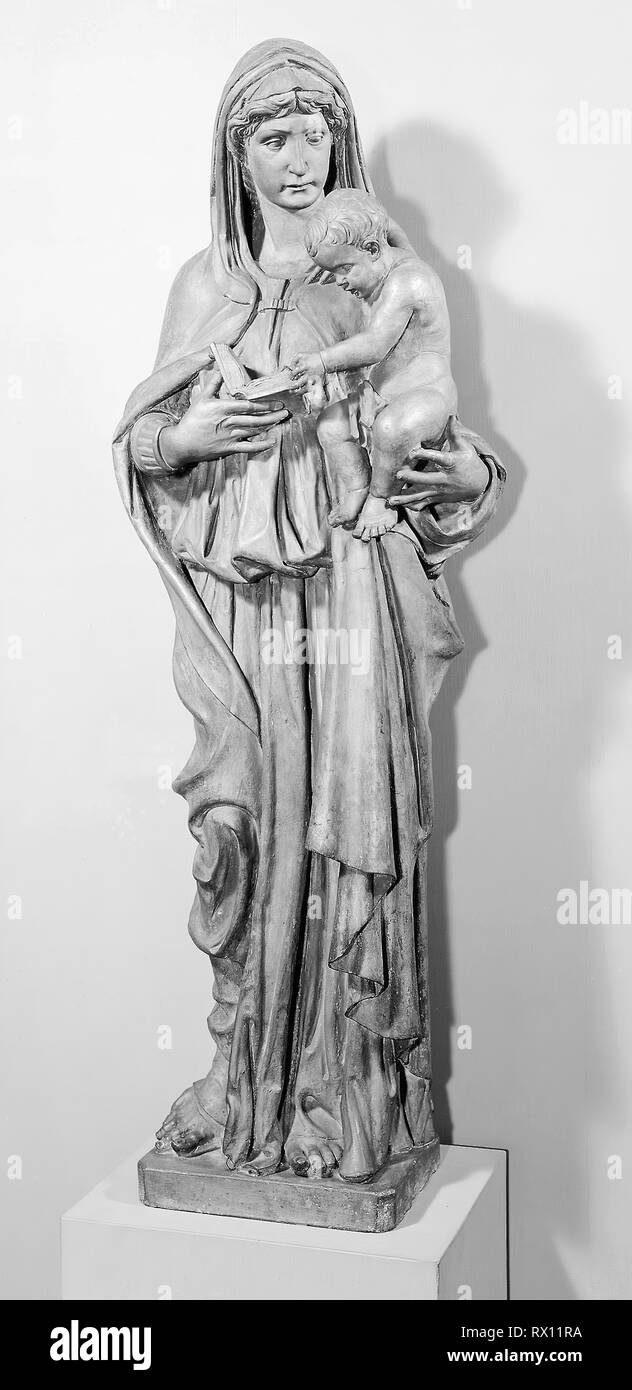 Madonna e Bambino. Italiano centrale. Data: 1475-1500. Dimensioni: 57 3/4 in. (146,7 cm). Pigmentato in terracotta. Provenienza: Italia centrale. Museo: Chicago Art Institute. Foto Stock