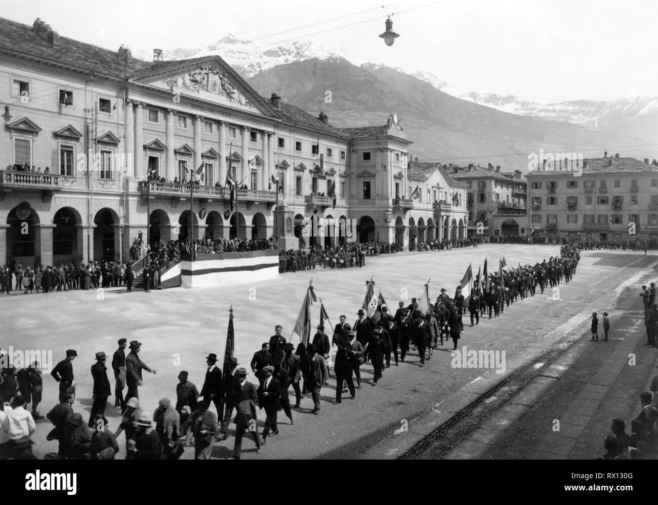 I patrioti di Carlo Alberto square, Aosta, Valle d'Aosta, Italia, 1920-30 Foto Stock