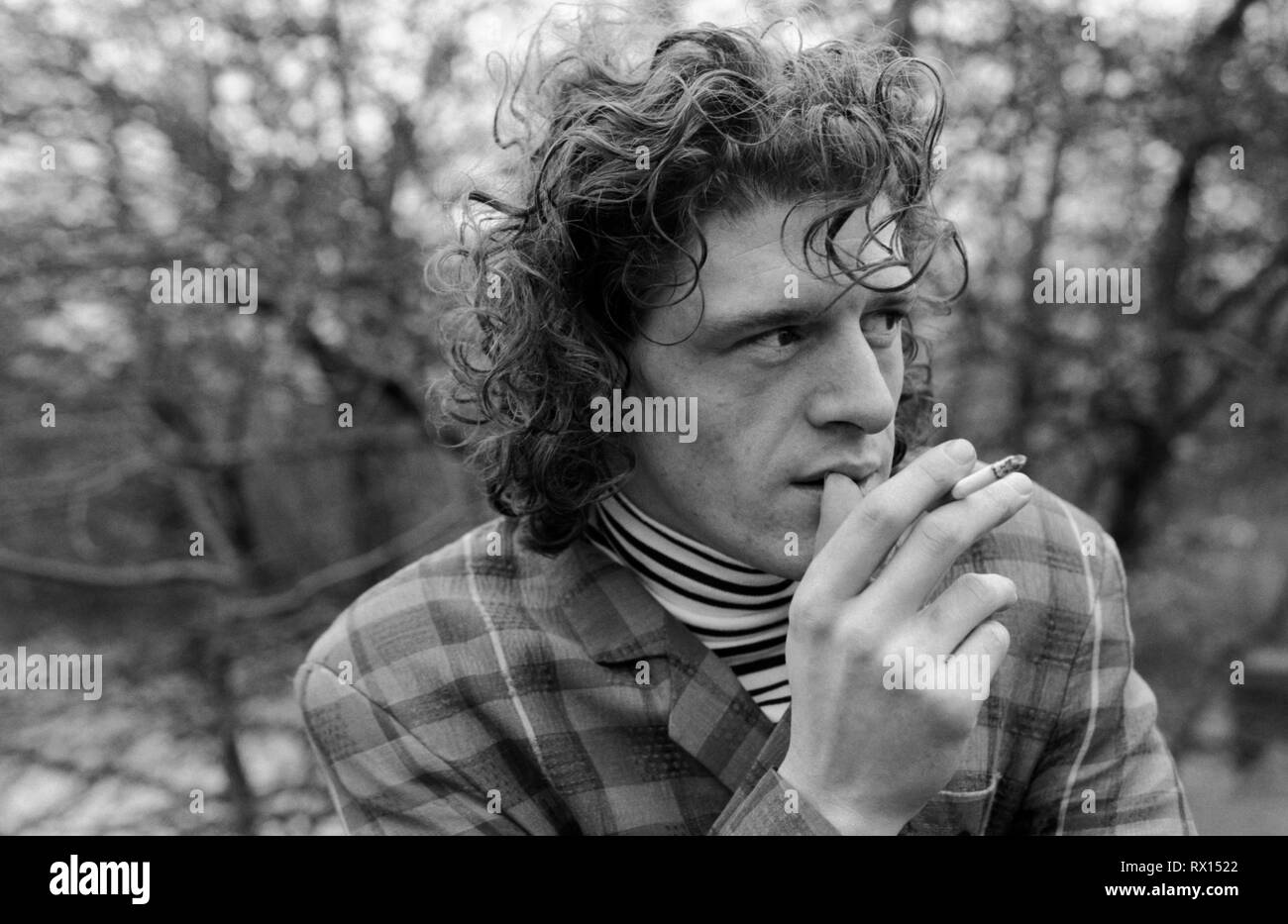 Marco Pierre White, chef, su Wandsworth Common di fronte al ristorante Harveys, dove ha fatto il suo nome e ha vinto due stelle Michelins, Londra, Inghilterra, Regno Unito 1987 Foto Stock