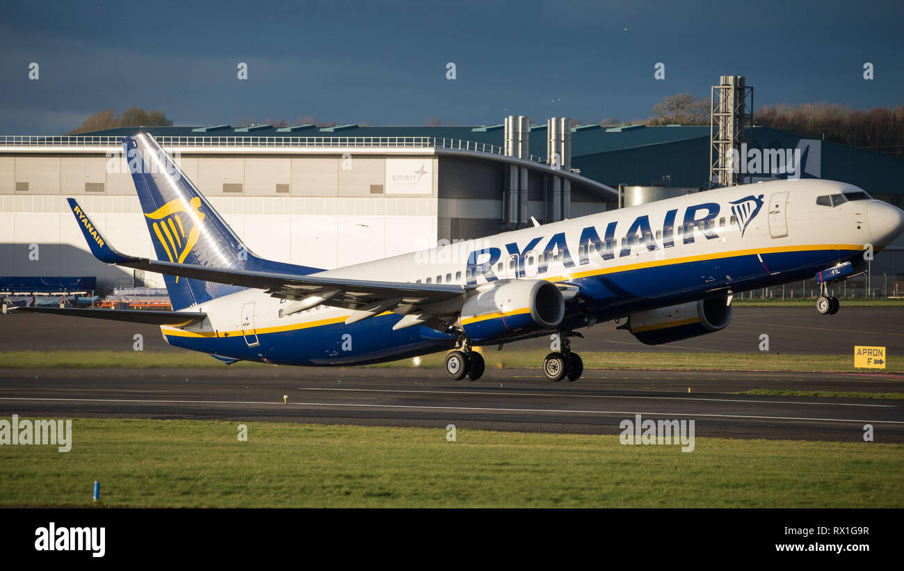 Prestwick, Regno Unito. Il 7 marzo 2019. Volo Ryanair Boeing 737-8come (Reg: EI-FIL) uscire Prestwick International Airport. Questo velivolo è una nuova generazione Foto Stock