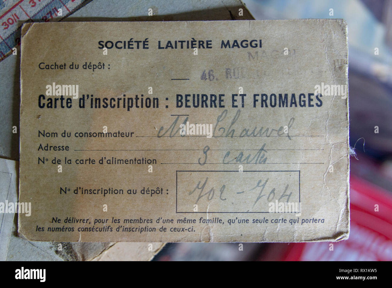 Una registrazione francese card (carte d'iscrizione) fro di burro e di formaggio in Overlord Museum, Lotissement centro di Omaha, Colleville-sur-Mer, Francia. Foto Stock