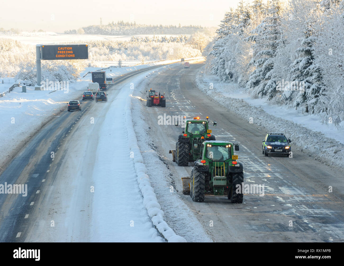 L'autostrada M8 a Harthill Scozia durante l'inverno del 2010. Foto Stock