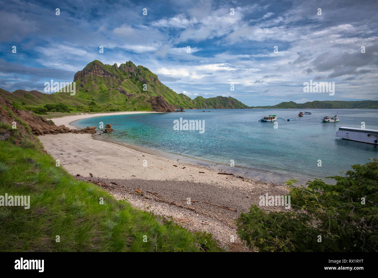 Padar è una piccola isola situata tra Komodo e Rinca isole dell arcipelago di Komodo. È la terza isola più grande parte del Parco Nazionale di Komodo. Foto Stock