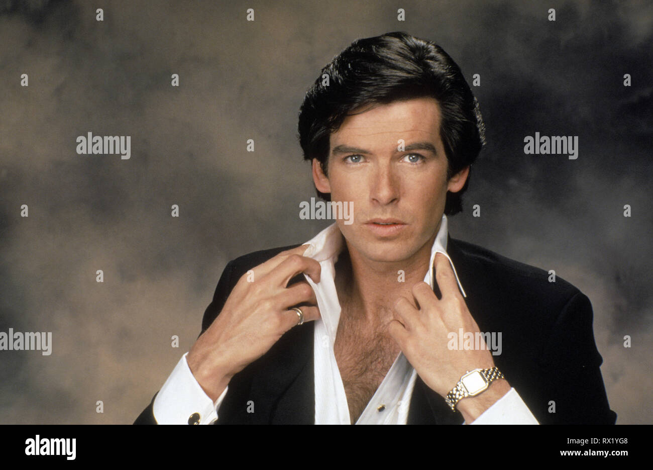 Studio Pubblicità ancora da "Remington Steele" Pierce Brosnan (1986) Riferimento File # 33751 772THA Foto Stock