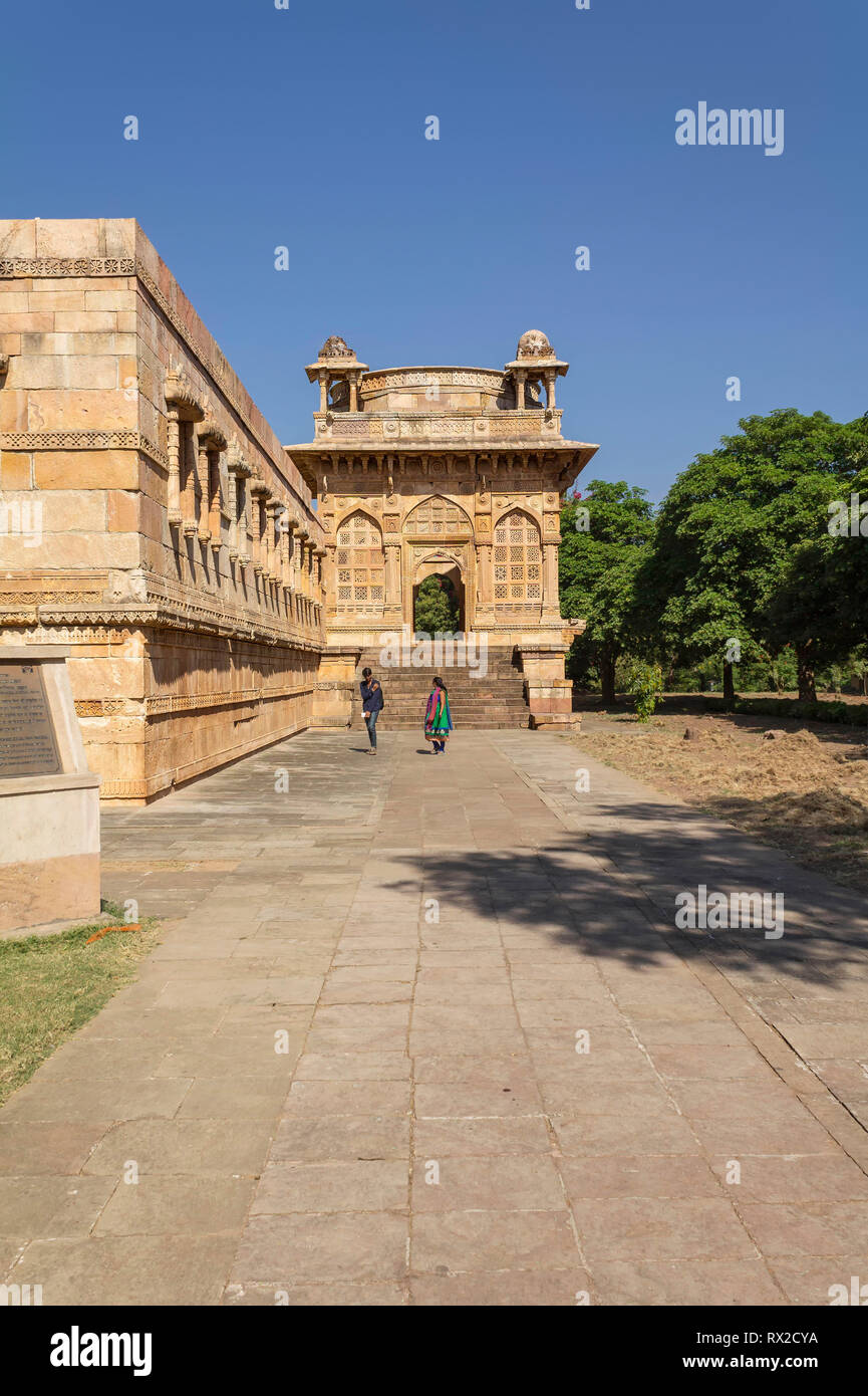 Champaner , Pavagadh , Gujarat , India-December 07, 2014-una vista diversa della Jama Masjid porta di ingresso. Foto Stock