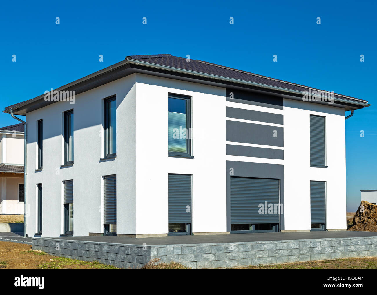 Nuova costruzione di un moderno edificio residenziale Foto Stock