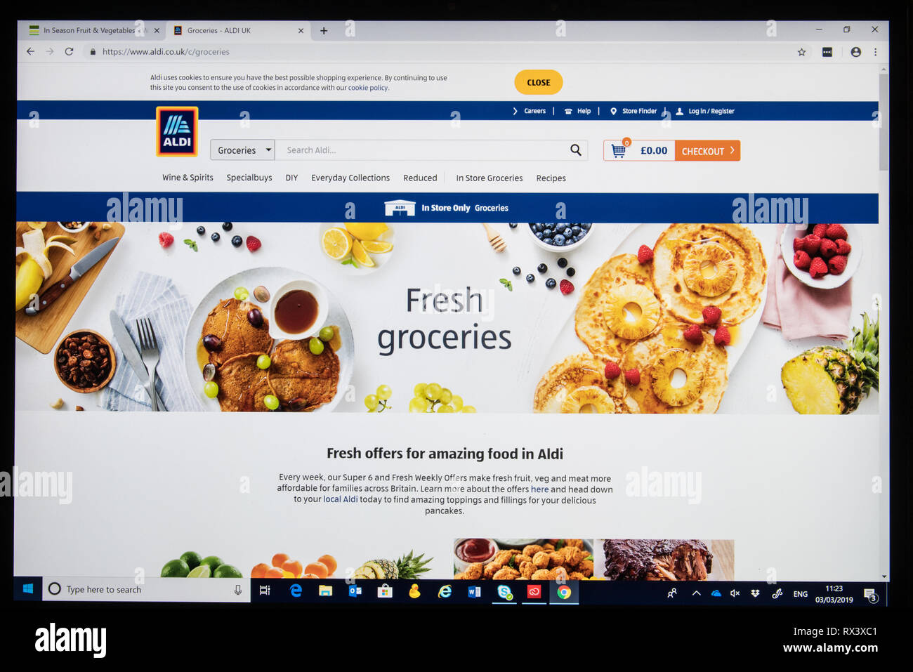 Aldi online shop screenshot che mostra i generi alimentari freschi pagina Foto Stock