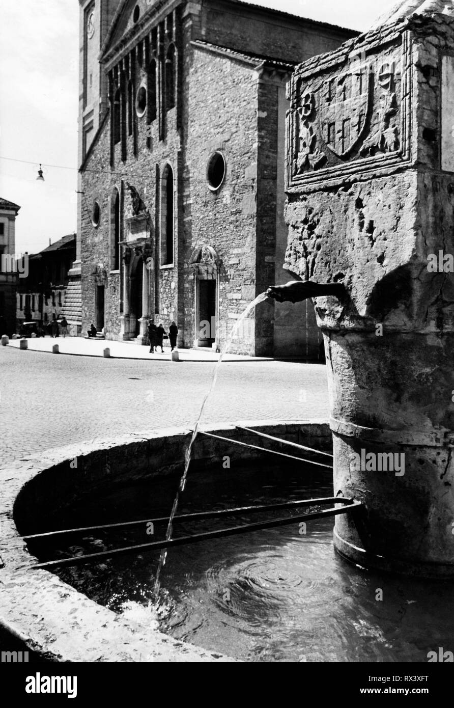 L'Italia, Veneto, Belluno, Piazza Duomo, 1920-30 Foto Stock