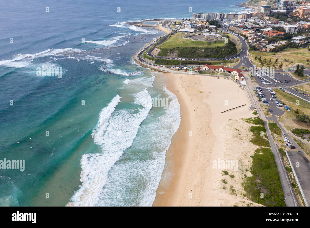Vista aerea della spiaggia Nobbys - Newcastle Australia. Nobbys beach è uno di Newcastle più famose spiagge. Newcastle - NSW Australia Foto Stock