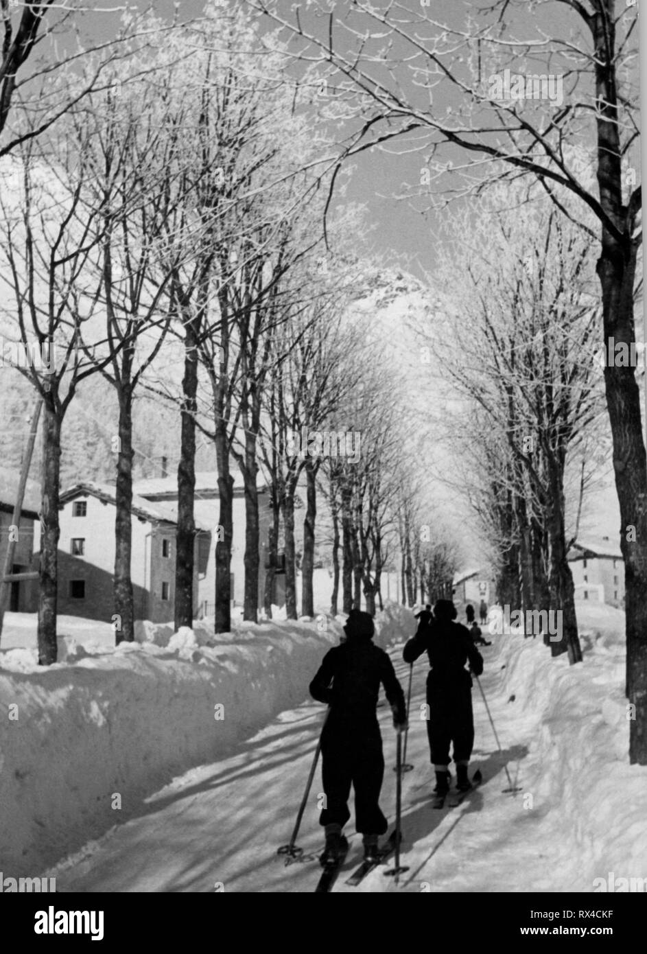 Gli sciatori, Madesimo, lombardia, italia 1930-40 Foto Stock