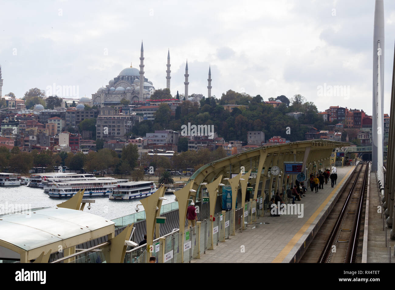 Halic Stazione della Metropolitana, Istanbul / Turchia - 12 Ottobre 2018: Istanbul Metropolitana, stazione Halic, vista Eminonu Foto Stock