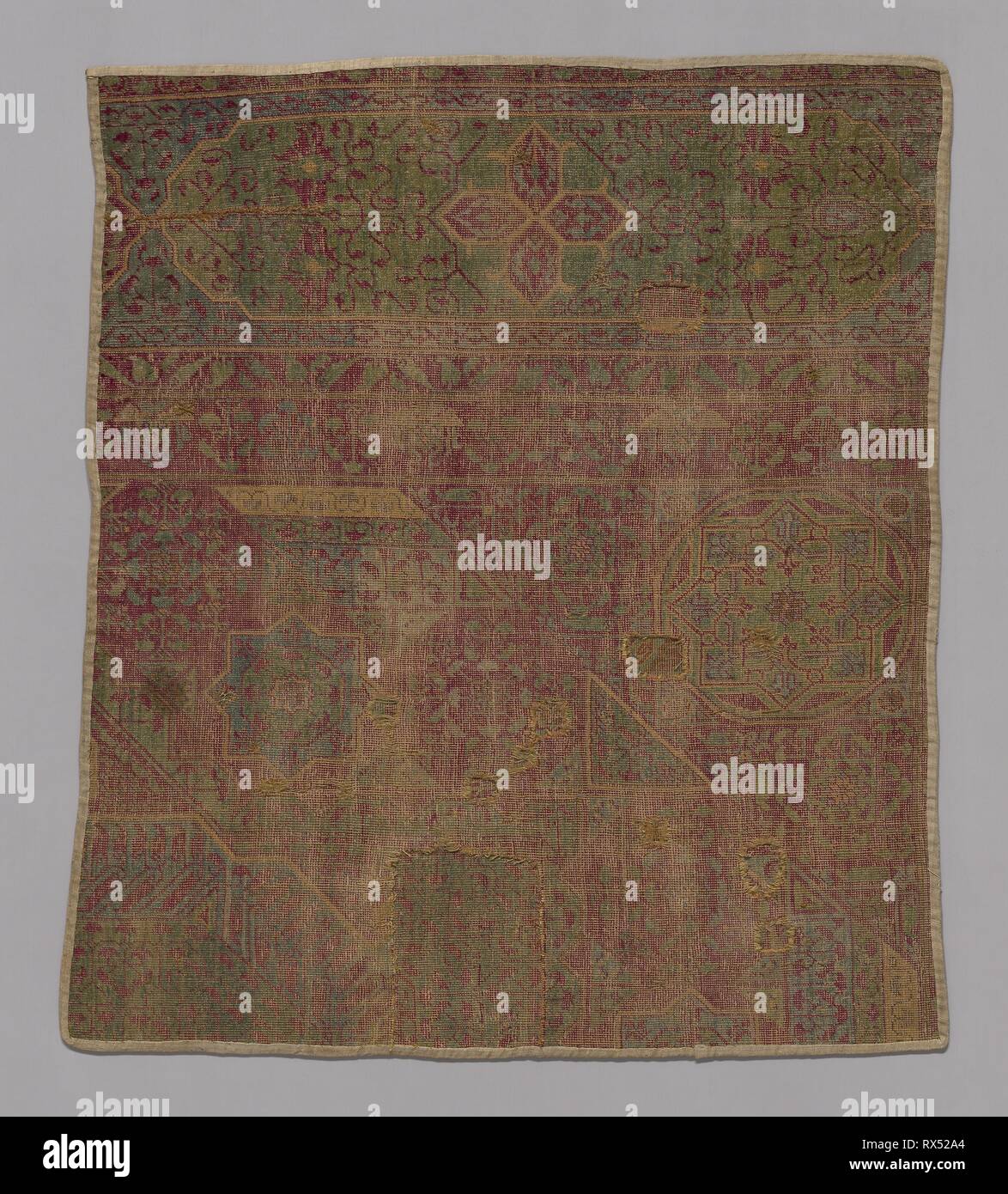 Frammento di tappeto. L'Egitto. Data: 1475-1525. Dimensioni: 93 × 105,1 cm (36 1/2 × 41 3/8 in.). Lana, ad armatura a tela con avvolgimento supplementare trame formazione di pelo tagliato tramite una tecnica nota come 'Sehna knots'. Provenienza: Egitto. Museo: Chicago Art Institute. Foto Stock