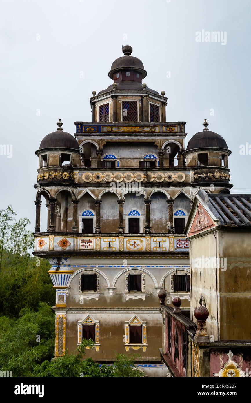 Lug 2017, del Kaiping, Cina. Ruishi Lou in del Kaiping Diaolou JinJiangLi Village, vicino a Guangzhou. Costruito da ricchi Overseas Chinese, queste case famiglia sono un Foto Stock